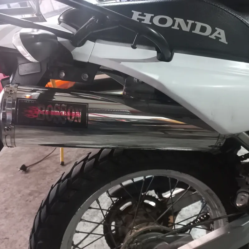 Polished BOSSON canister on a white Honda XR125L